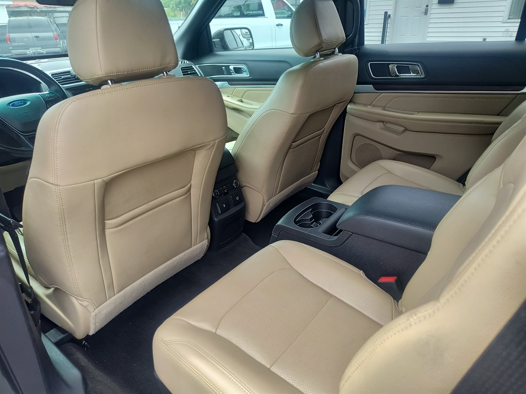 2016 Ford Explorer - $8,999
