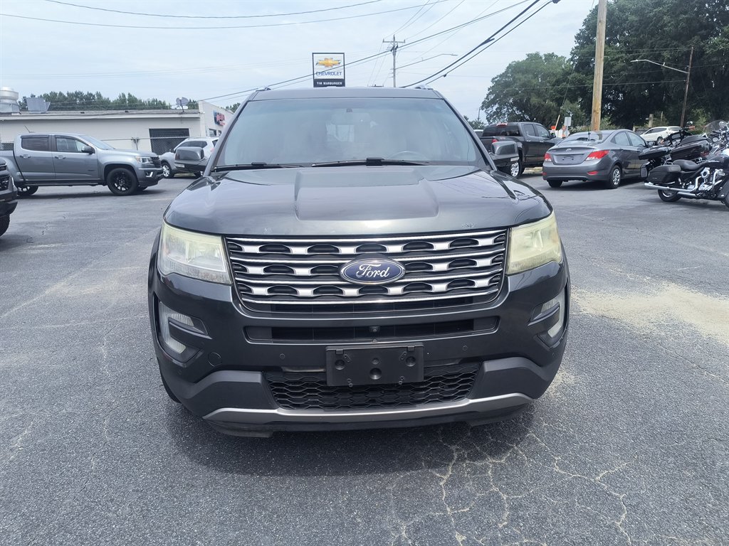 2016 Ford Explorer - $8,999