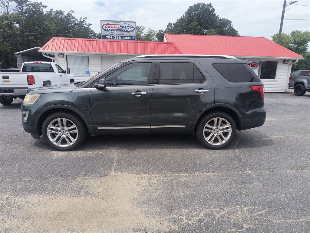 2016 Ford Explorer - $8,999