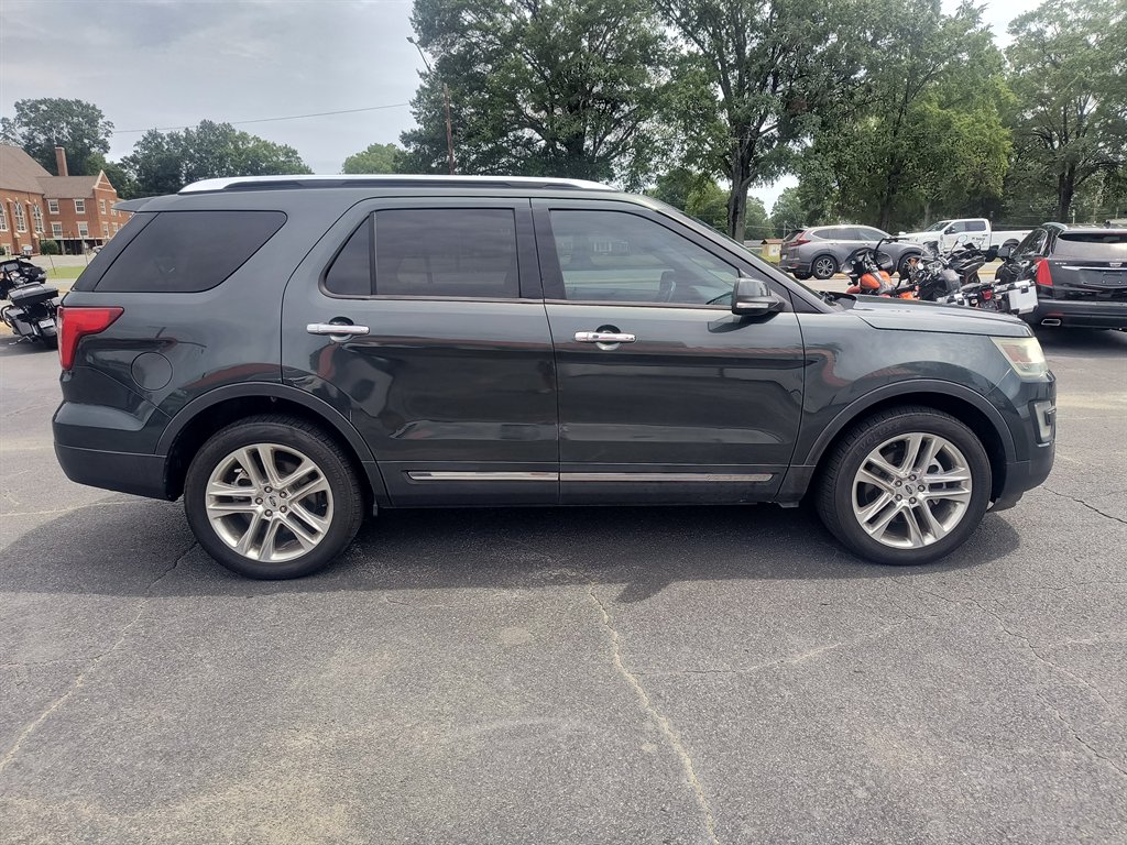 2016 Ford Explorer - $8,999