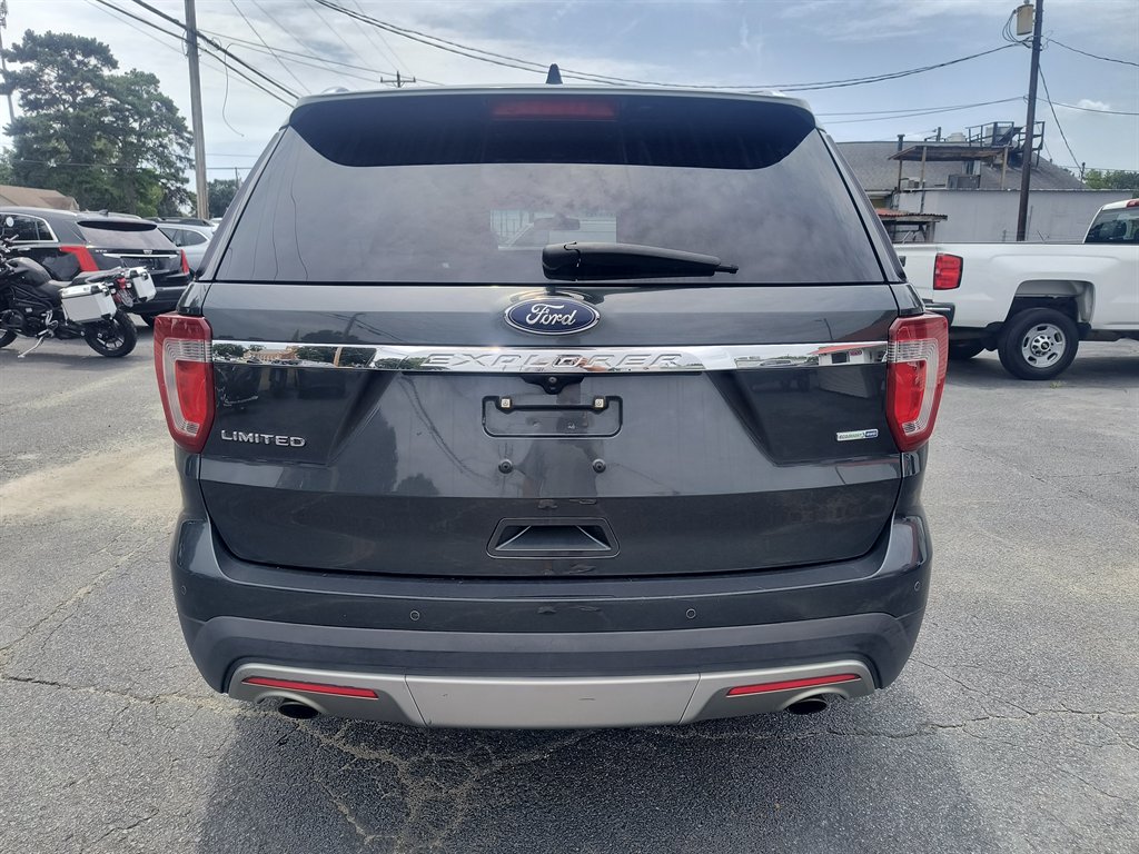 2016 Ford Explorer - $8,999
