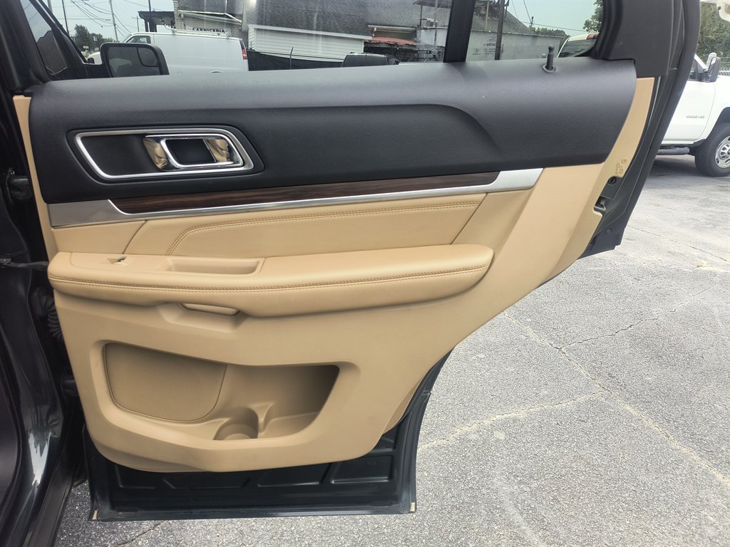 2016 Ford Explorer - $8,999