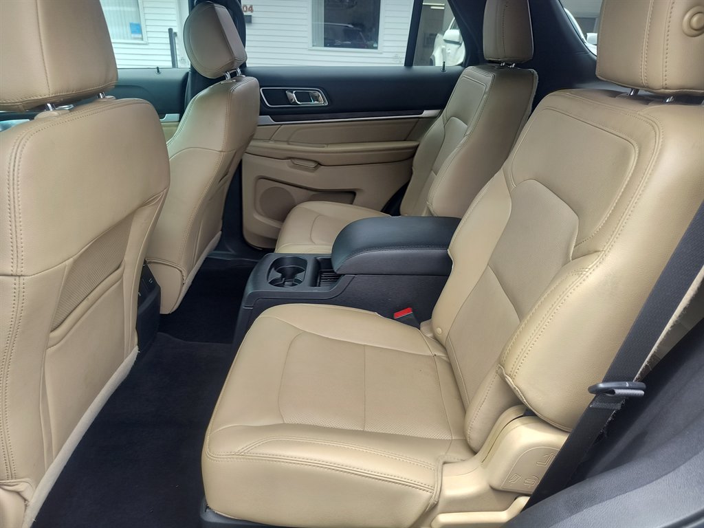 2016 Ford Explorer - $8,999