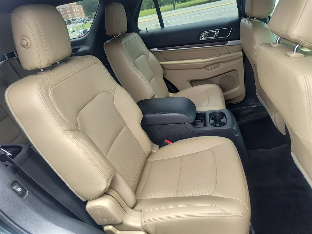 2016 Ford Explorer - $8,999