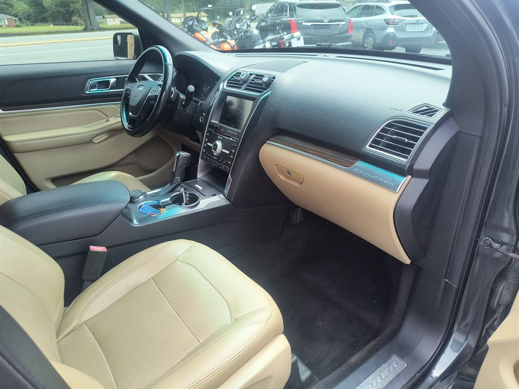 2016 Ford Explorer - $8,999
