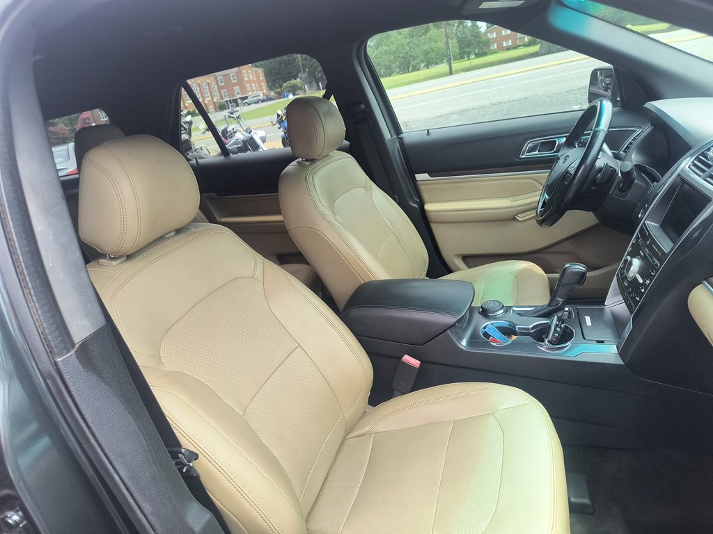 2016 Ford Explorer - $8,999