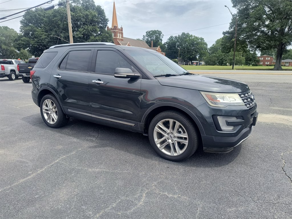 2016 Ford Explorer - $8,999