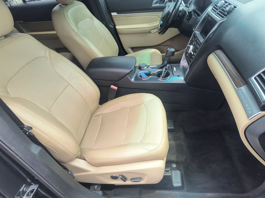 2016 Ford Explorer - $8,999