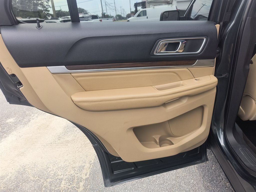 2016 Ford Explorer - $8,999