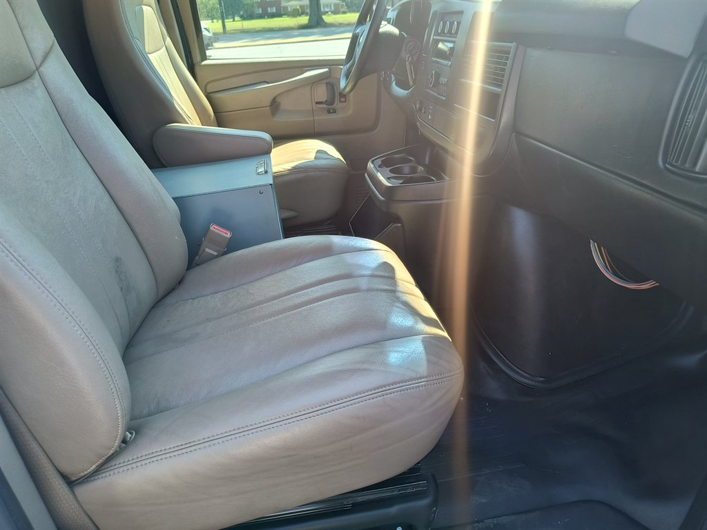 2015 Chevrolet Express - $10,999