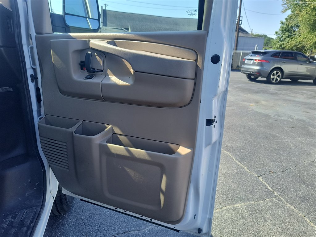 2015 Chevrolet Express - $10,999