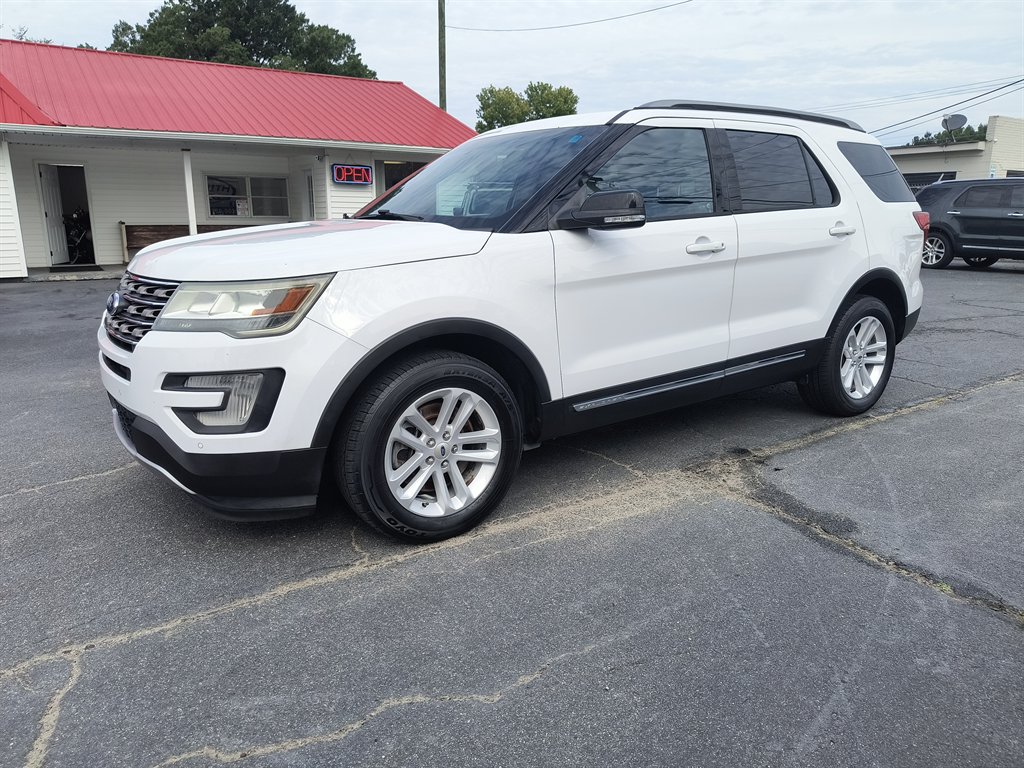 2016 Ford Explorer - $9,999