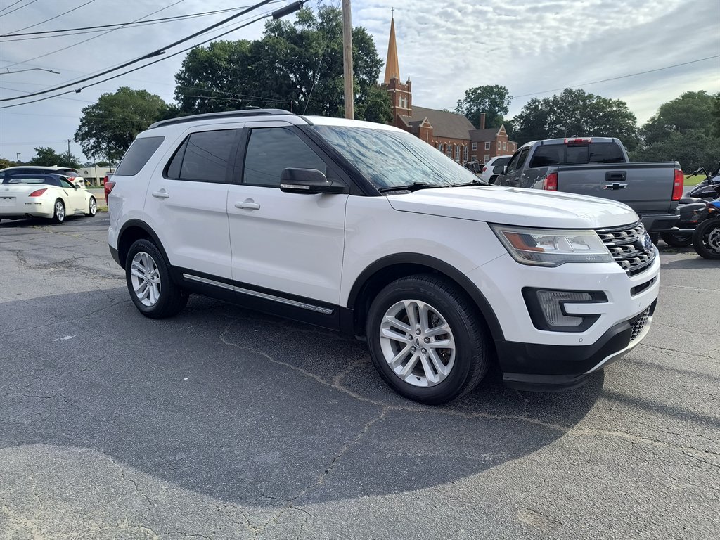 2016 Ford Explorer - $9,999