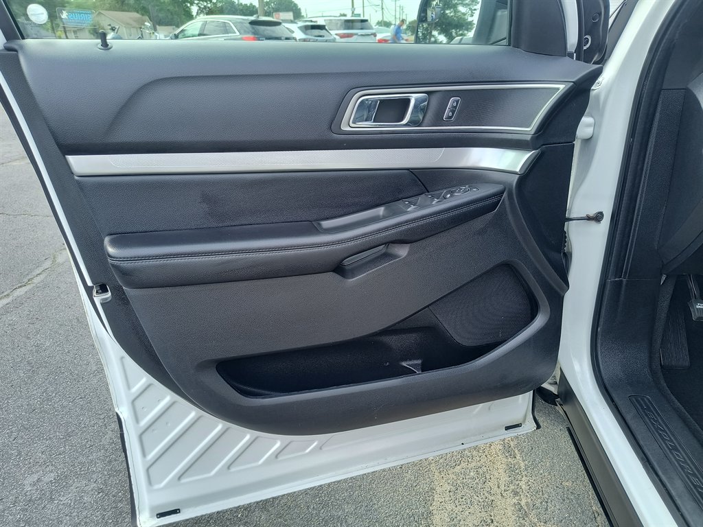 2016 Ford Explorer - $9,999