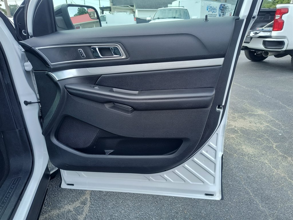 2016 Ford Explorer - $9,999