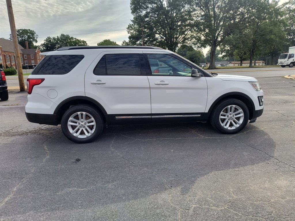 2016 Ford Explorer - $9,999