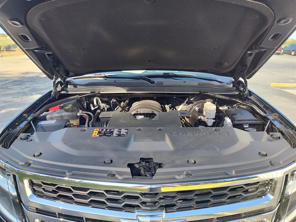 2019 Chevrolet Suburban 1500 LT photo