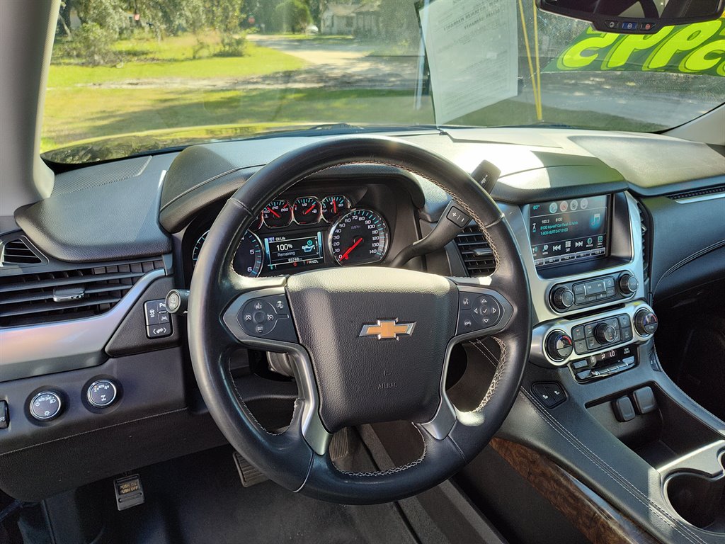 2019 Chevrolet Suburban 1500 LT photo