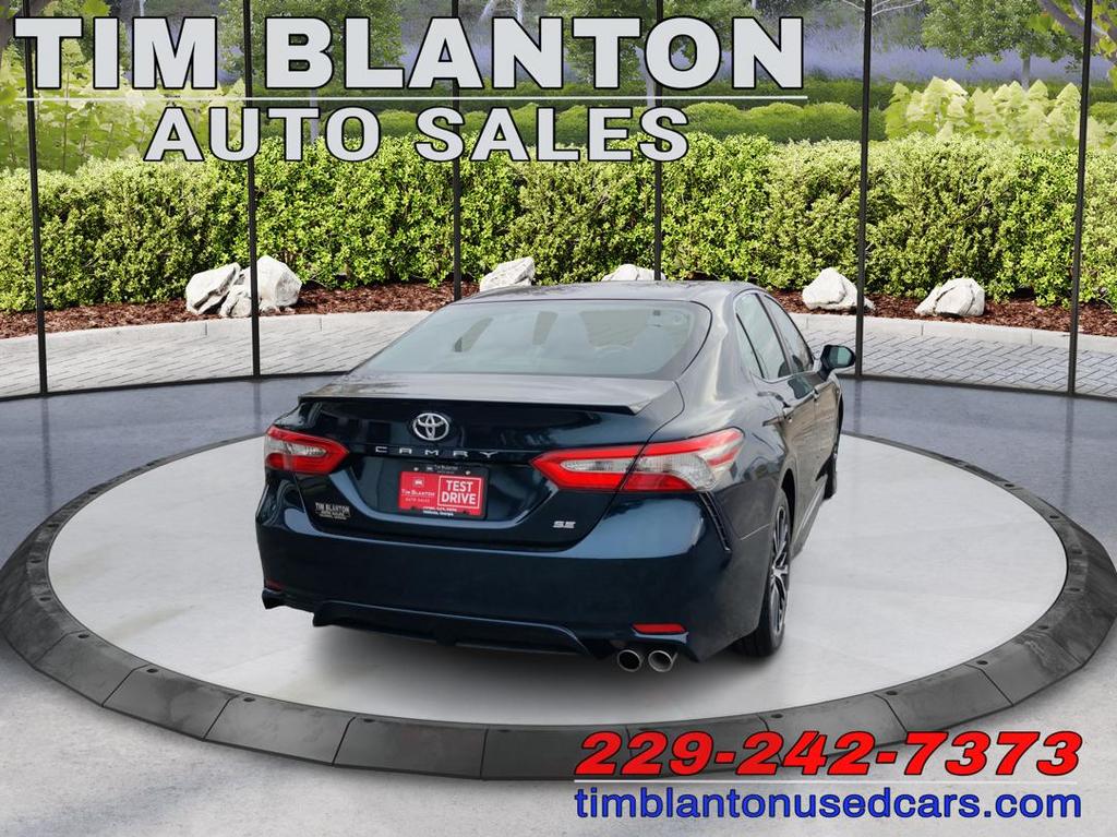 2018 Toyota Camry SE photo