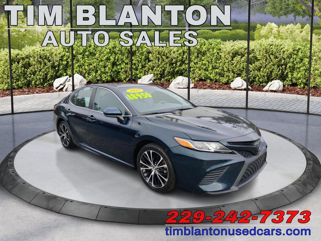 2018 Toyota Camry SE photo