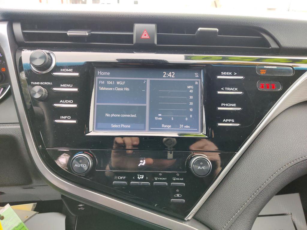 2018 Toyota Camry SE photo