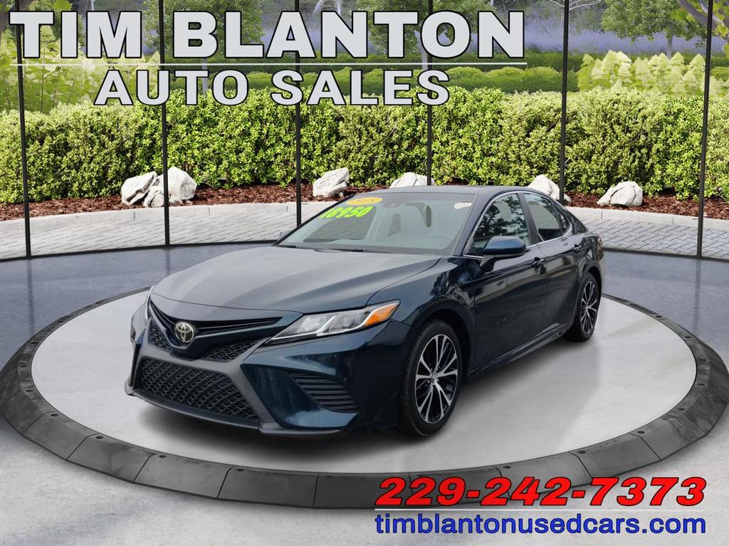2018 Toyota Camry SE photo