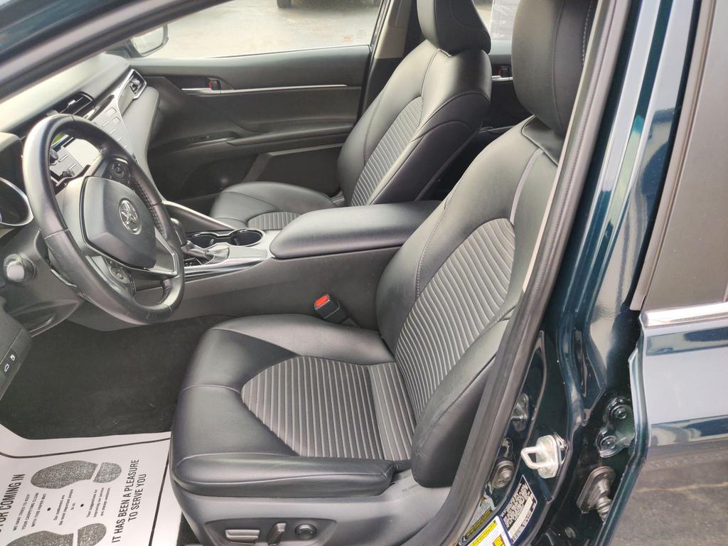 2018 Toyota Camry SE photo