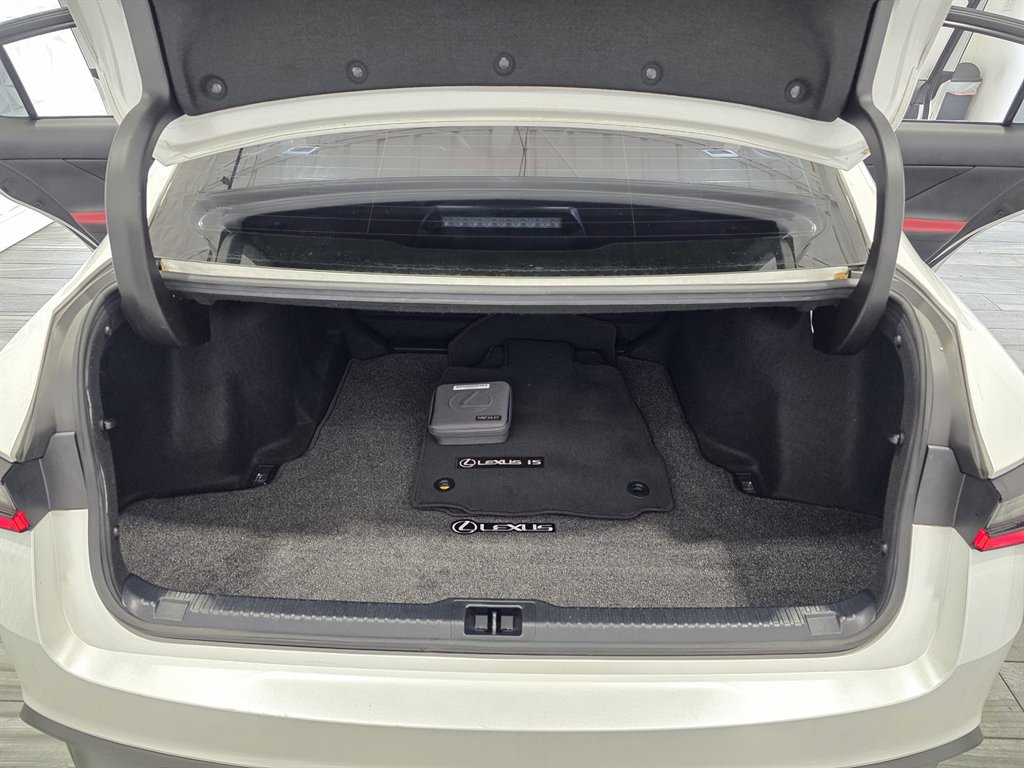 2022 Lexus IS 300 photo