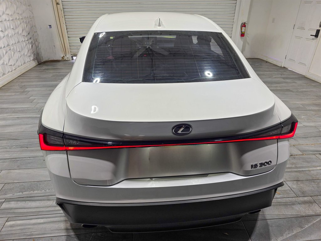 2022 Lexus IS 300 photo