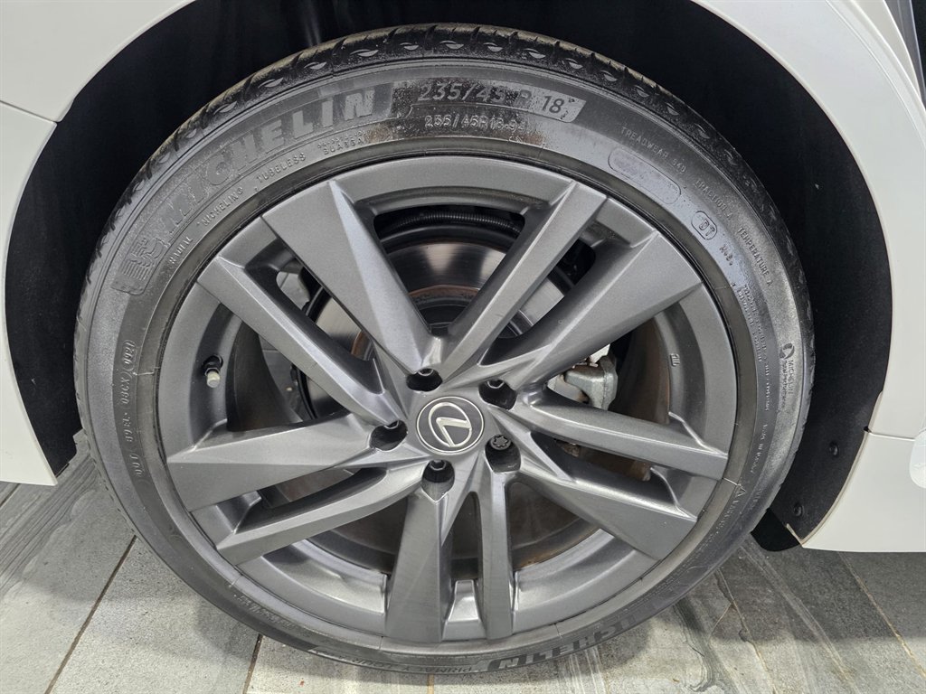 2022 Lexus IS 300 photo
