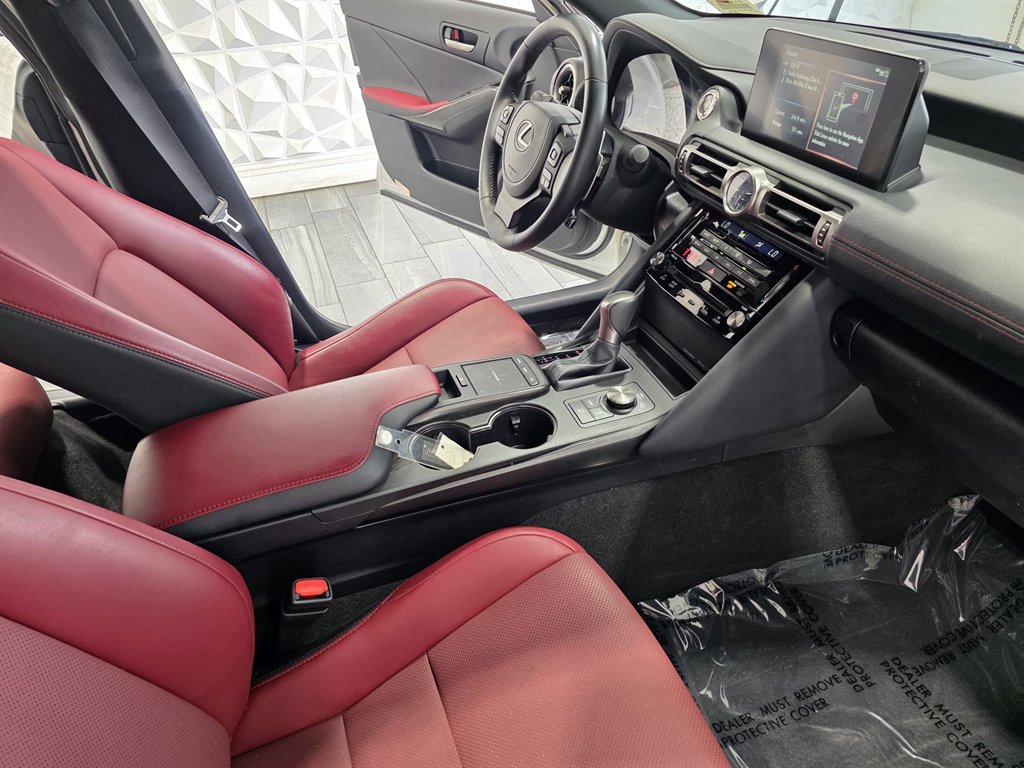 2022 Lexus IS 300 photo