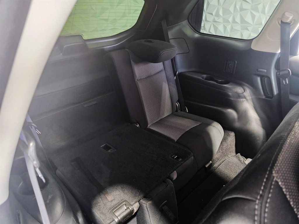 2017 Nissan Pathfinder SV photo
