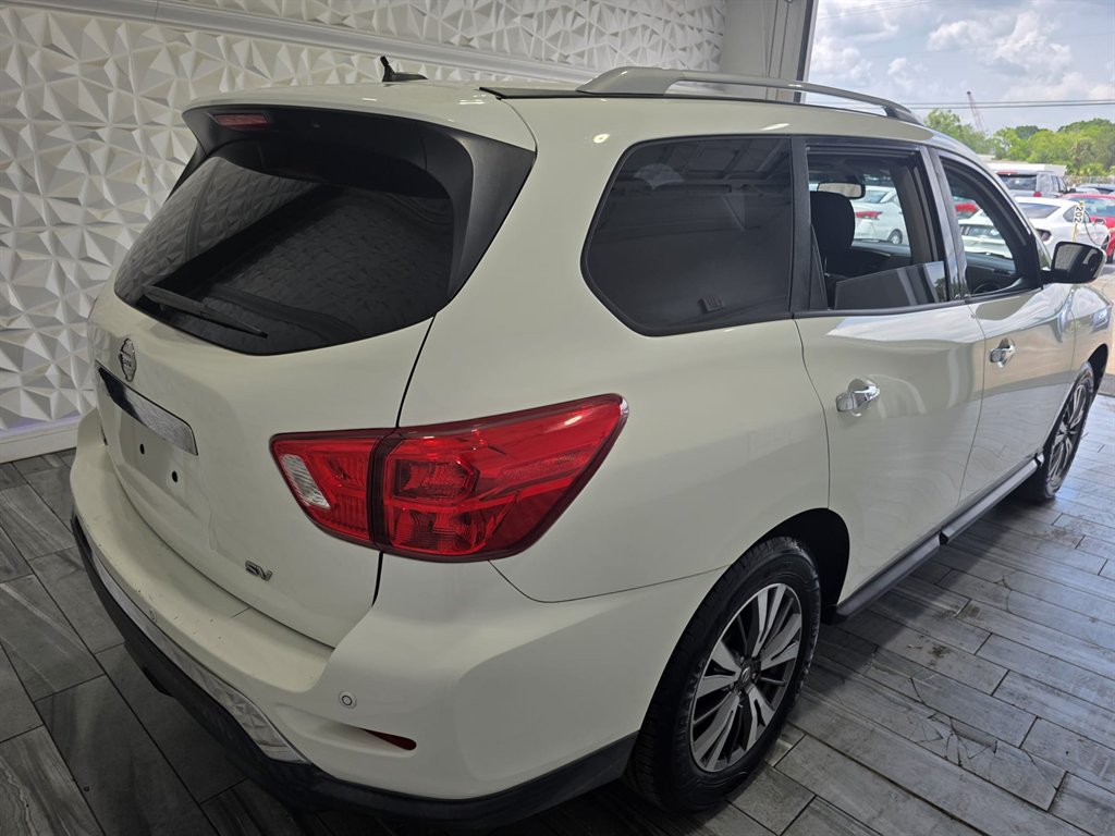2017 Nissan Pathfinder SV photo