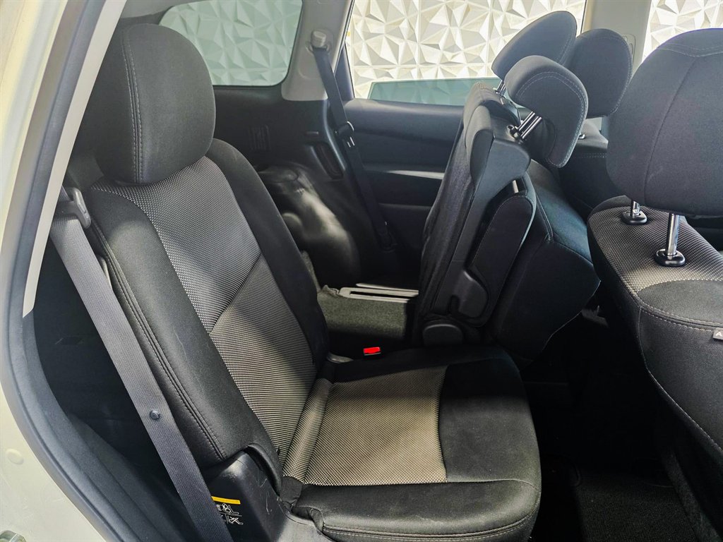 2017 Nissan Pathfinder SV photo