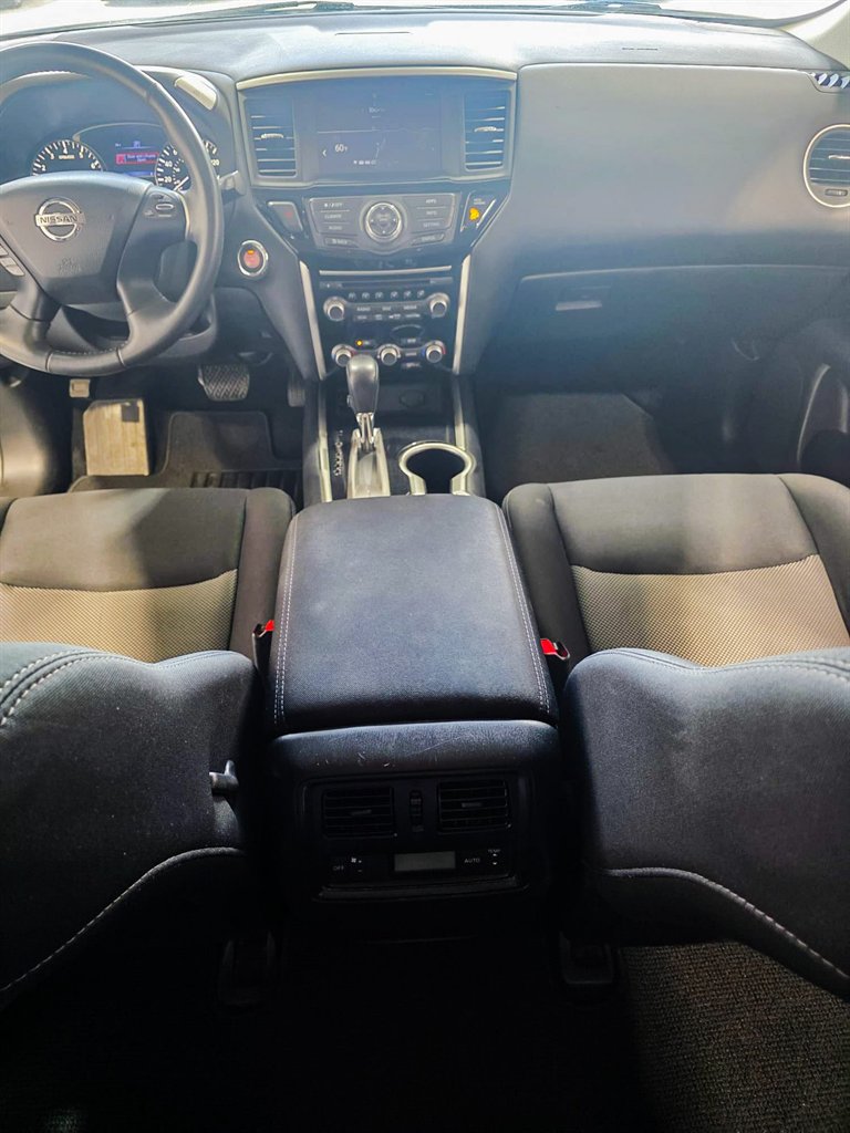 2017 Nissan Pathfinder SV photo