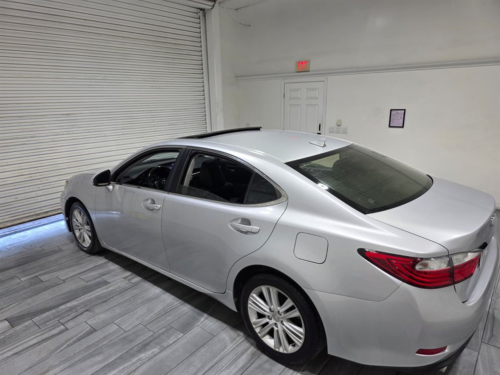 2013 Lexus ES - $14,990