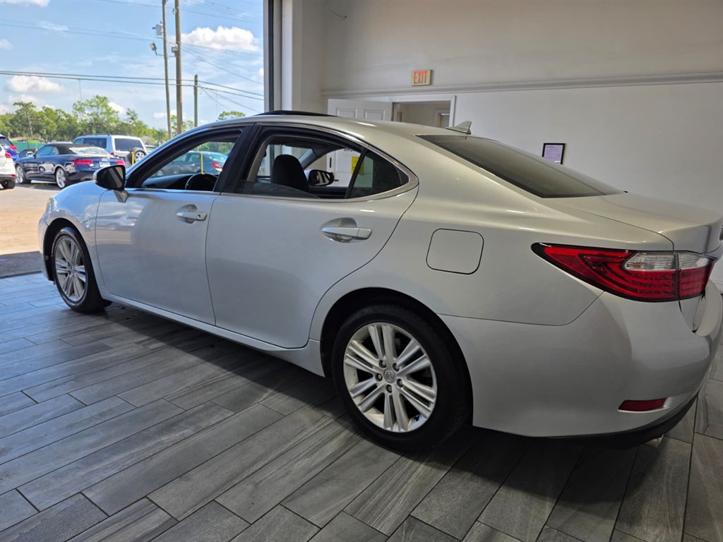 2013 Lexus ES - $14,990