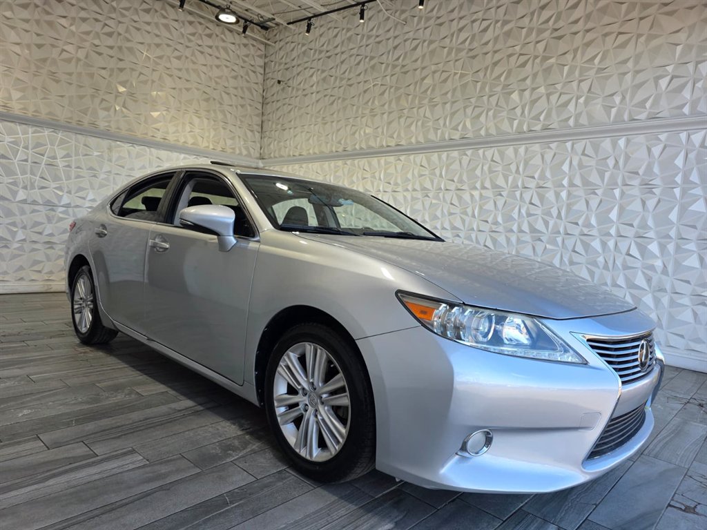2013 Lexus ES - $14,990