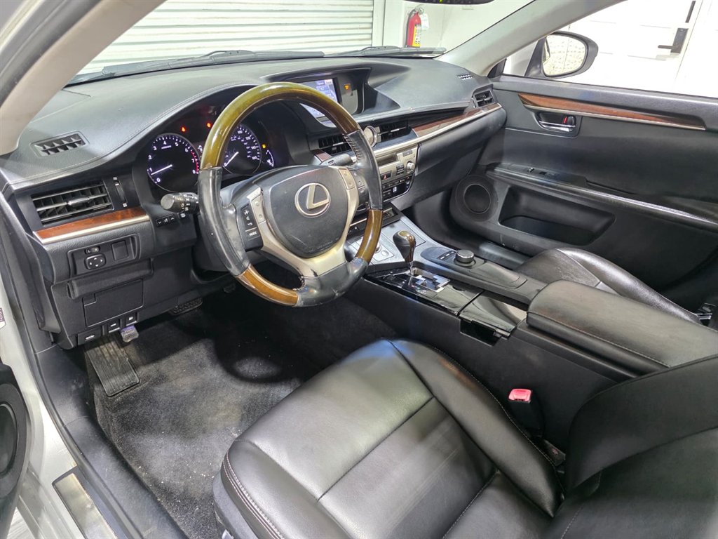 2013 Lexus ES - $14,990