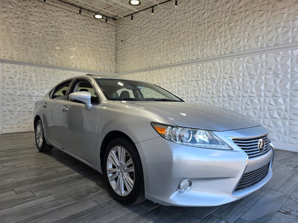 2013 Lexus ES - $14,990