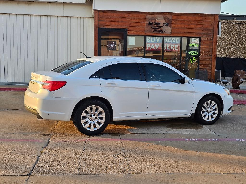 2014 Chrysler 200 - $4,999