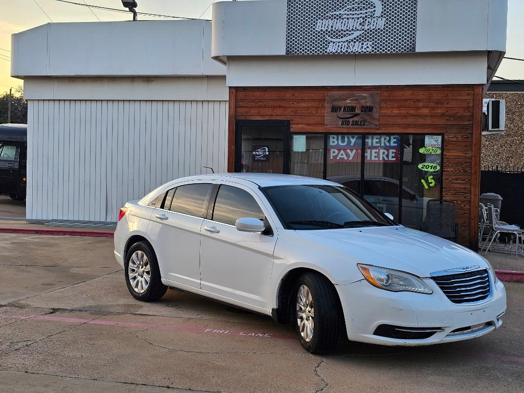 2014 Chrysler 200 - $4,999