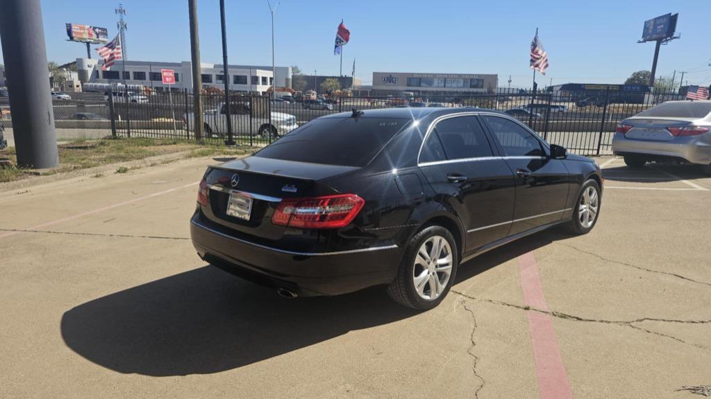 2011 Mercedes-Benz E-Class E350 Luxury photo