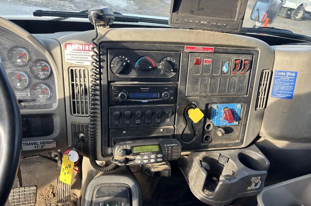 2015 INTERNATIONAL 4300 - $12,500