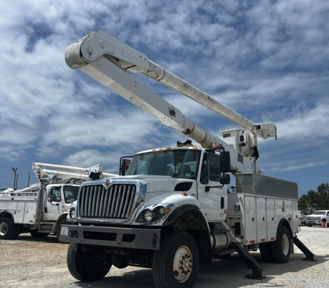 2011 INTERNATIONAL 7300 - $24,000