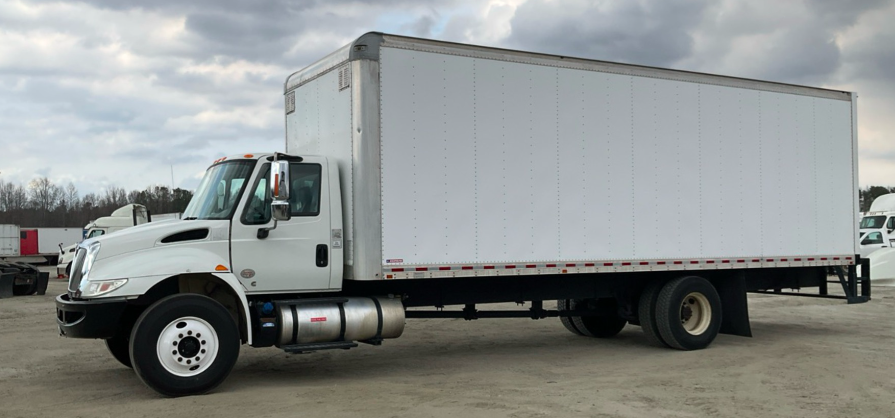 2019 International 4300 26ft. box photo