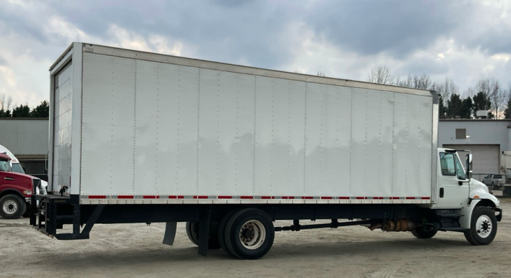 2019 International 4300 26ft. box photo