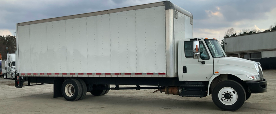 2019 International 4300 26ft. box photo
