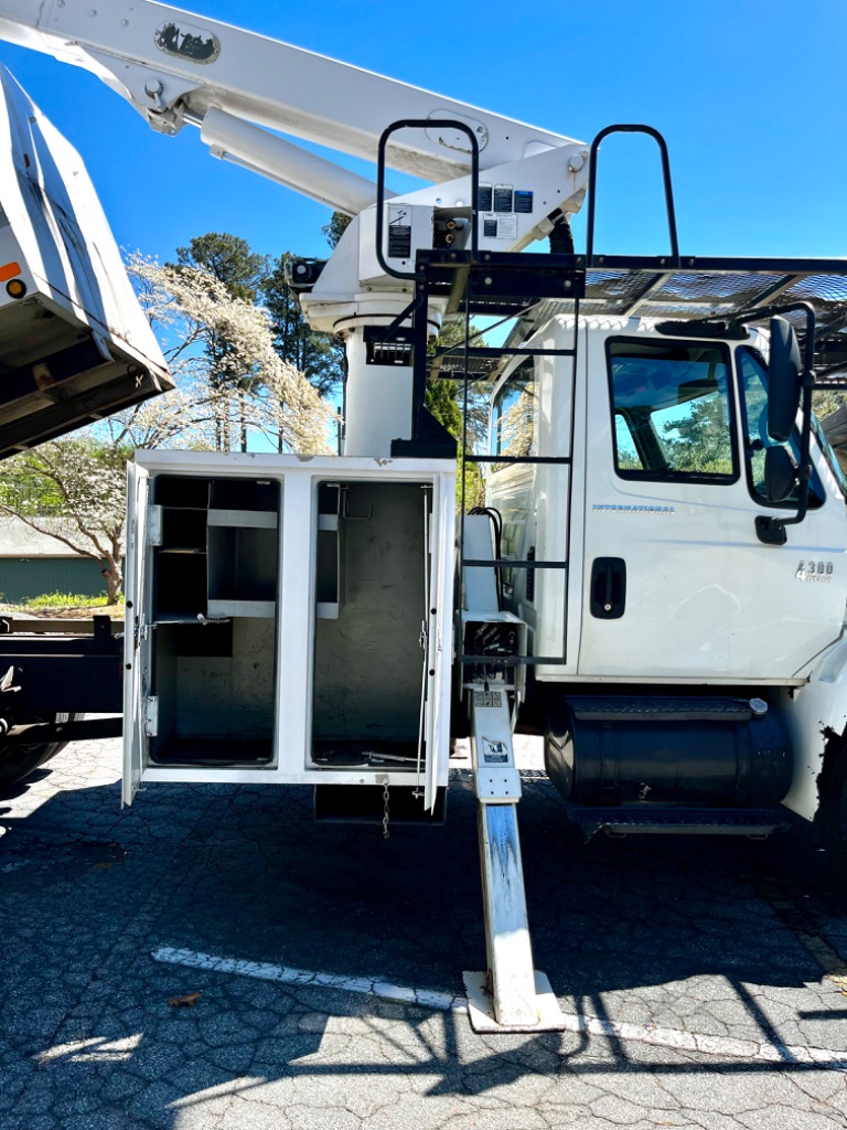 2015 Ford F-750 - $28,000