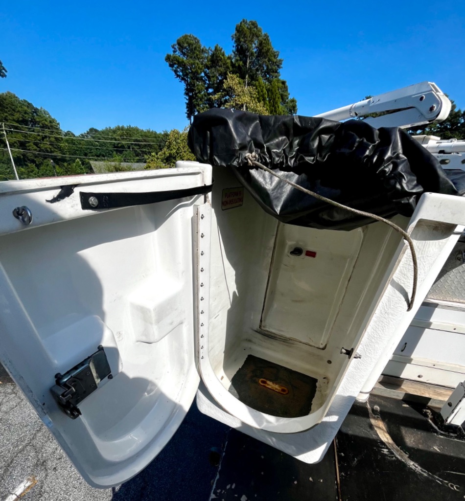 2013 Ford F-450 - $18,500
